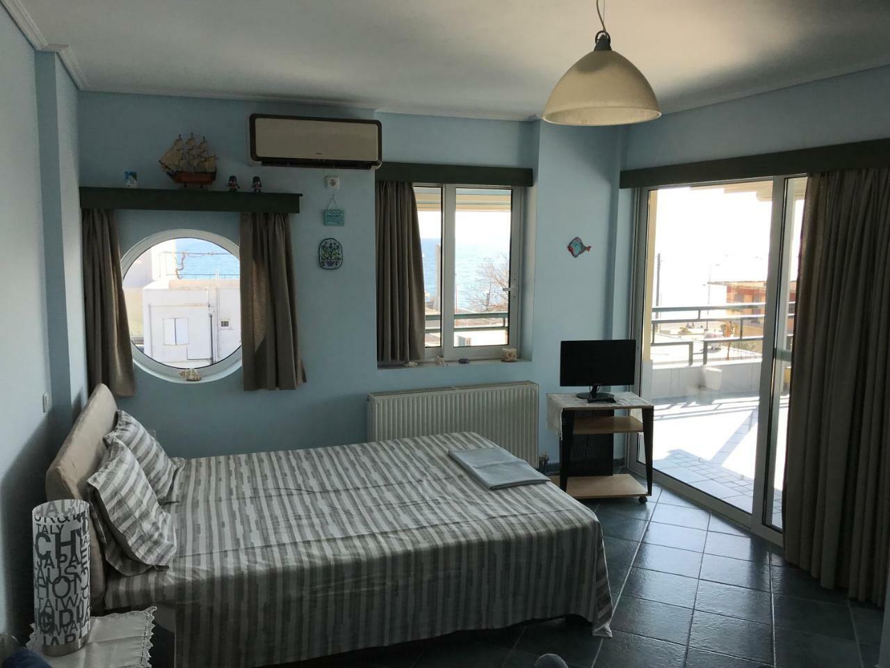 דירות Tg Kalamata Beach Studio With Sea View Terrace מראה חיצוני תמונה